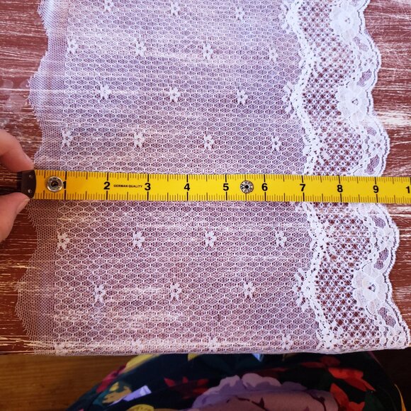 Vintage Leaver lace - 10" Wide x 5 Yards - Diamond, Floral, Scalloped - Picture 4 of 5